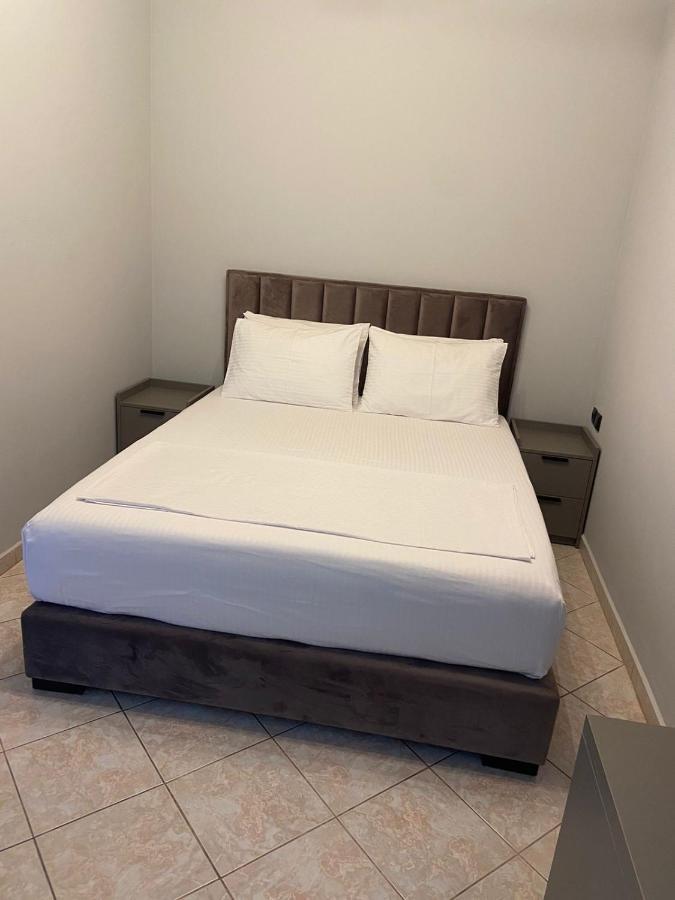 "Hotel Lili" Саранда Екстер'єр фото
